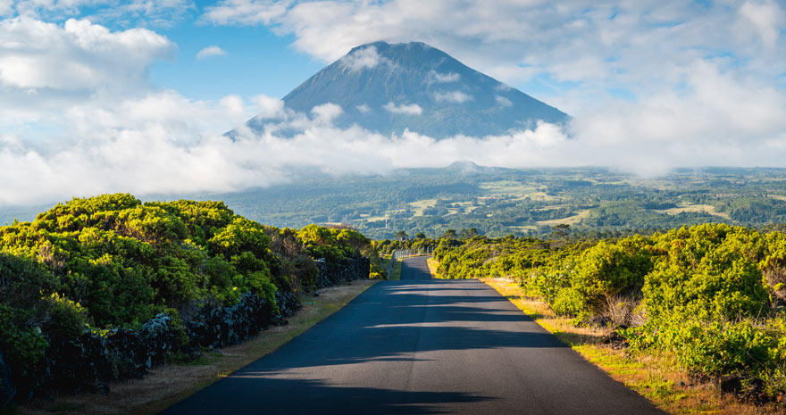 Der höchste Berg Portugals: Ponta do Pico © gettyimages/ Marco Bottigelli